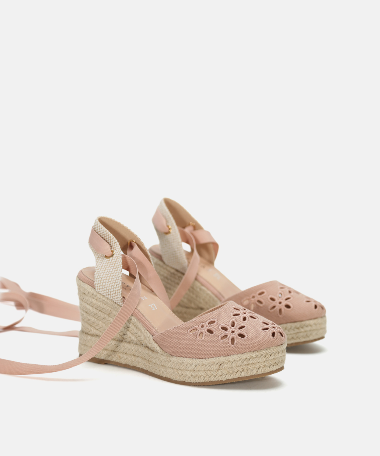 Cunha com bordado de flores